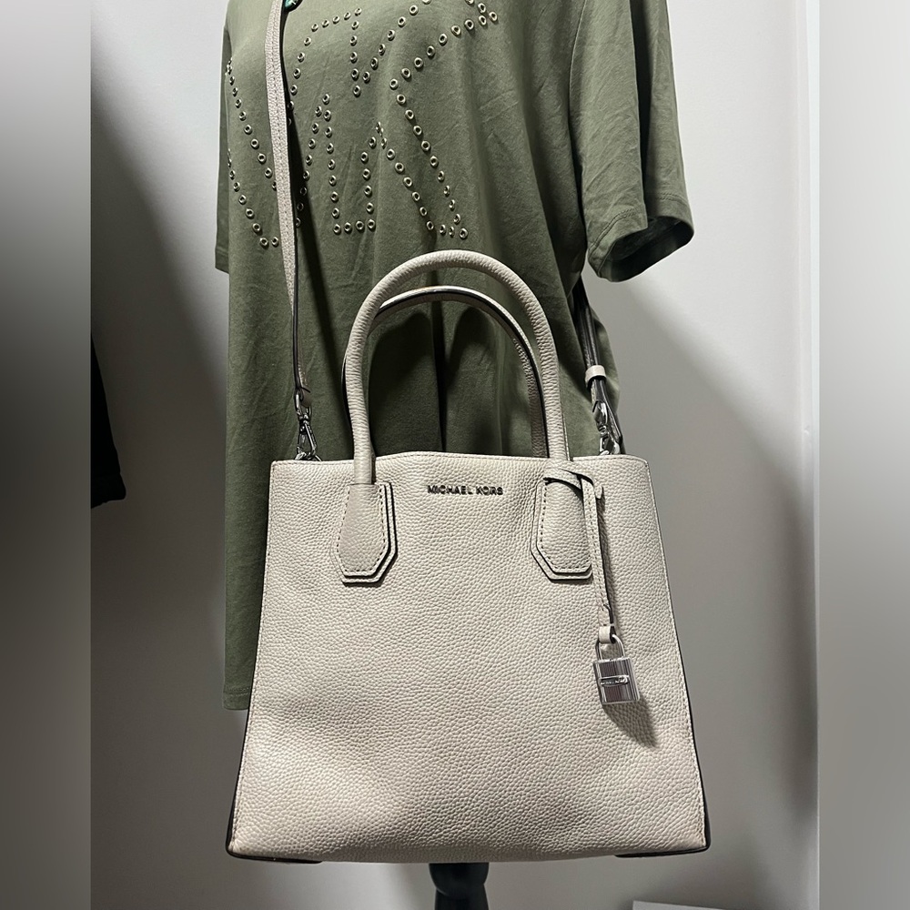 Michael Kors Large Mercer Grey Pebbled Leather Satchel - Picture 2 of 10